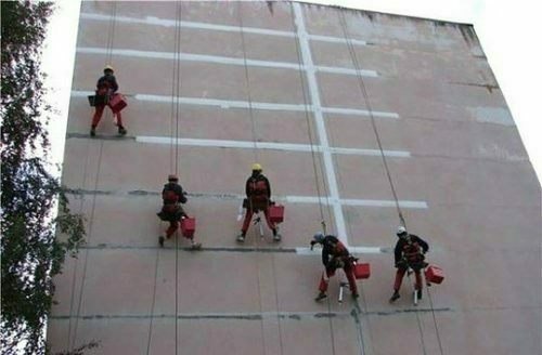 ремонт  фасада промышленными альпинистами